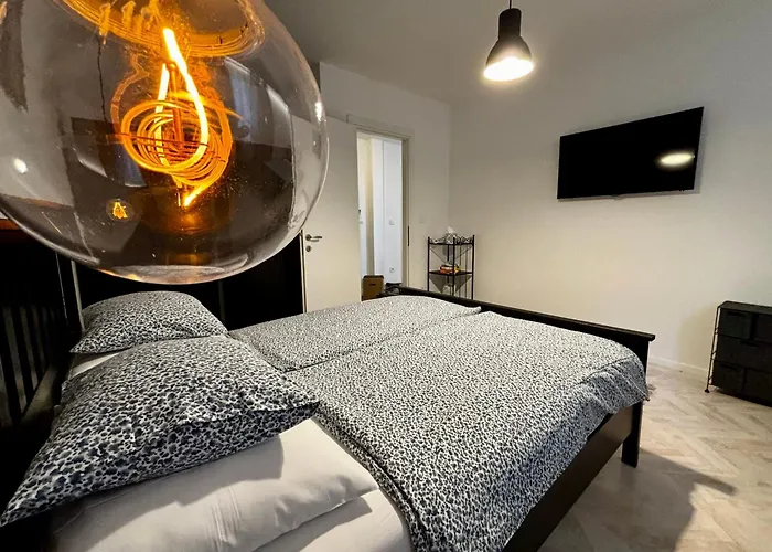 Split Right Place****Cozy And Completely New